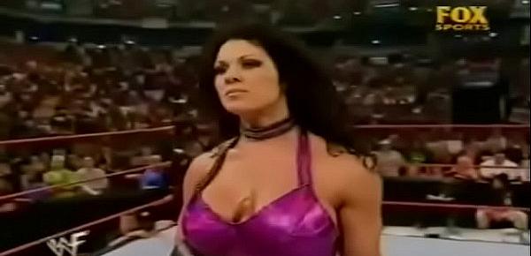  Trish Stratus vs Chyna. Raw 2001.